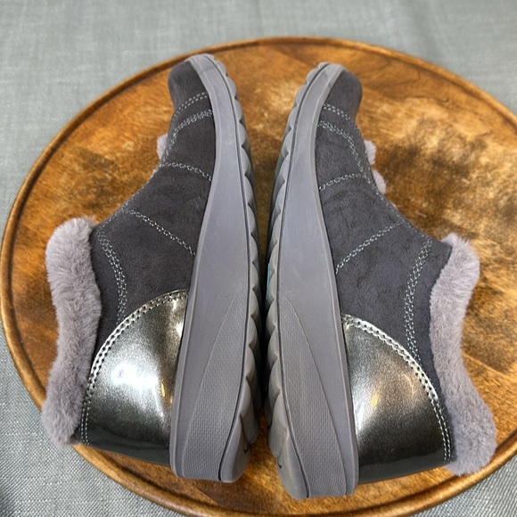Bzees Shoes Wm 9M Golden Gray Faux Suede Slip On Faux Fur Lining Sneaker Bootie - Picture 6 of 14